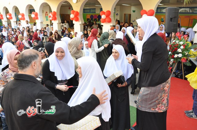  فيديو: مدرسة جنة ابن رشد تكرم امهات المعلمين في امسية ابداعية لطلابها بمشاركة الاباء والامهات ..